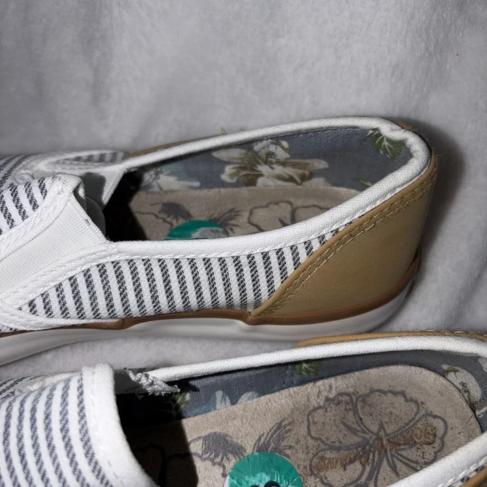 Tommy Bahama Slip-On Sneakers Women's Size 8 Sailor White‎ Stripe Casual Coastal